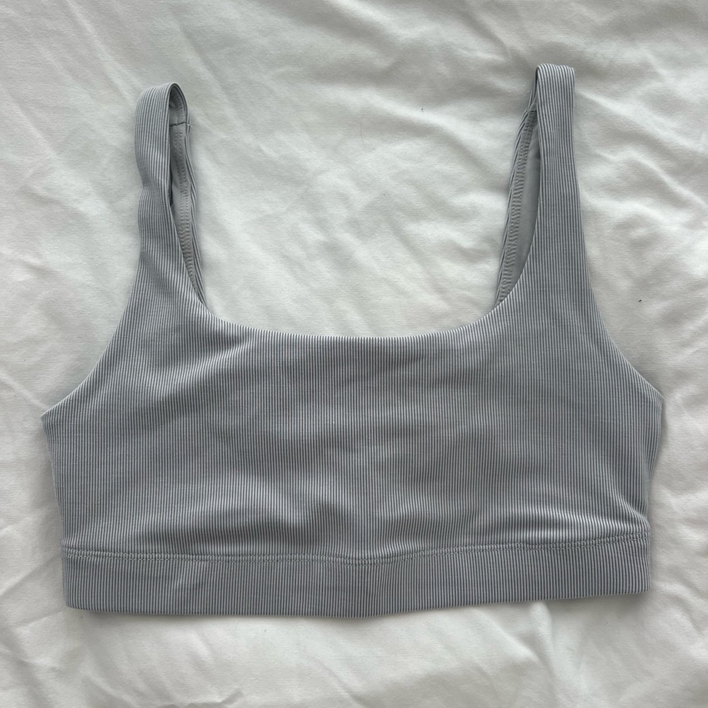 VUORI - stripped/ribbed sports bra